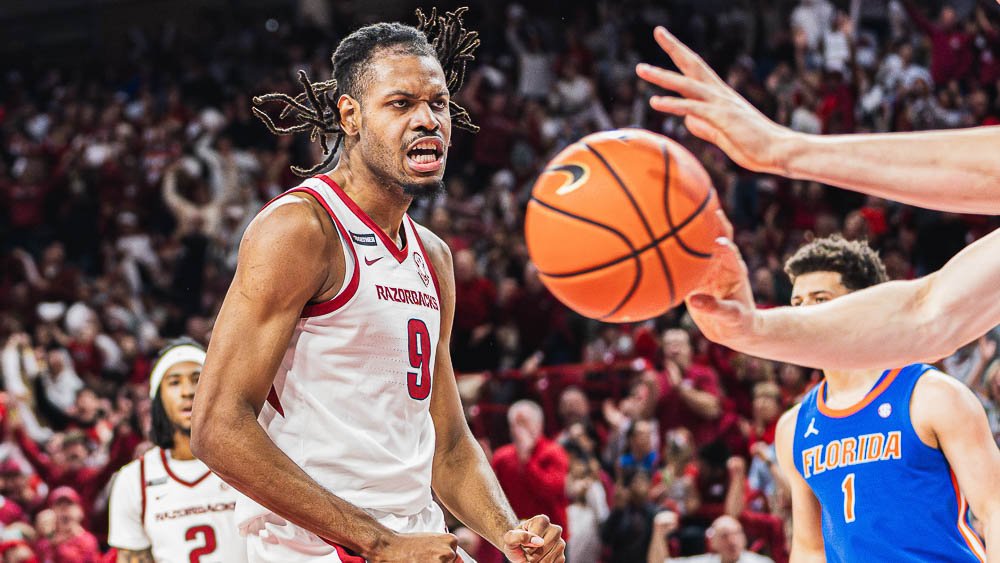 Razorbacks forward Jonas Aidoo against Florida