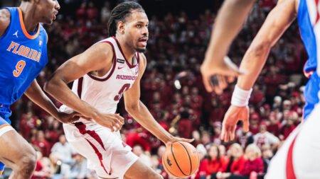 Razorbacks forward Jonas Aidoo against Florida