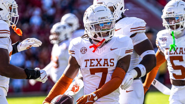 Longhorns warming up before game against Arkansas